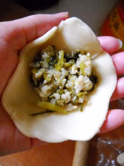 微波雪菜鮮肉月餅的做法-咸鮮味微波菜譜