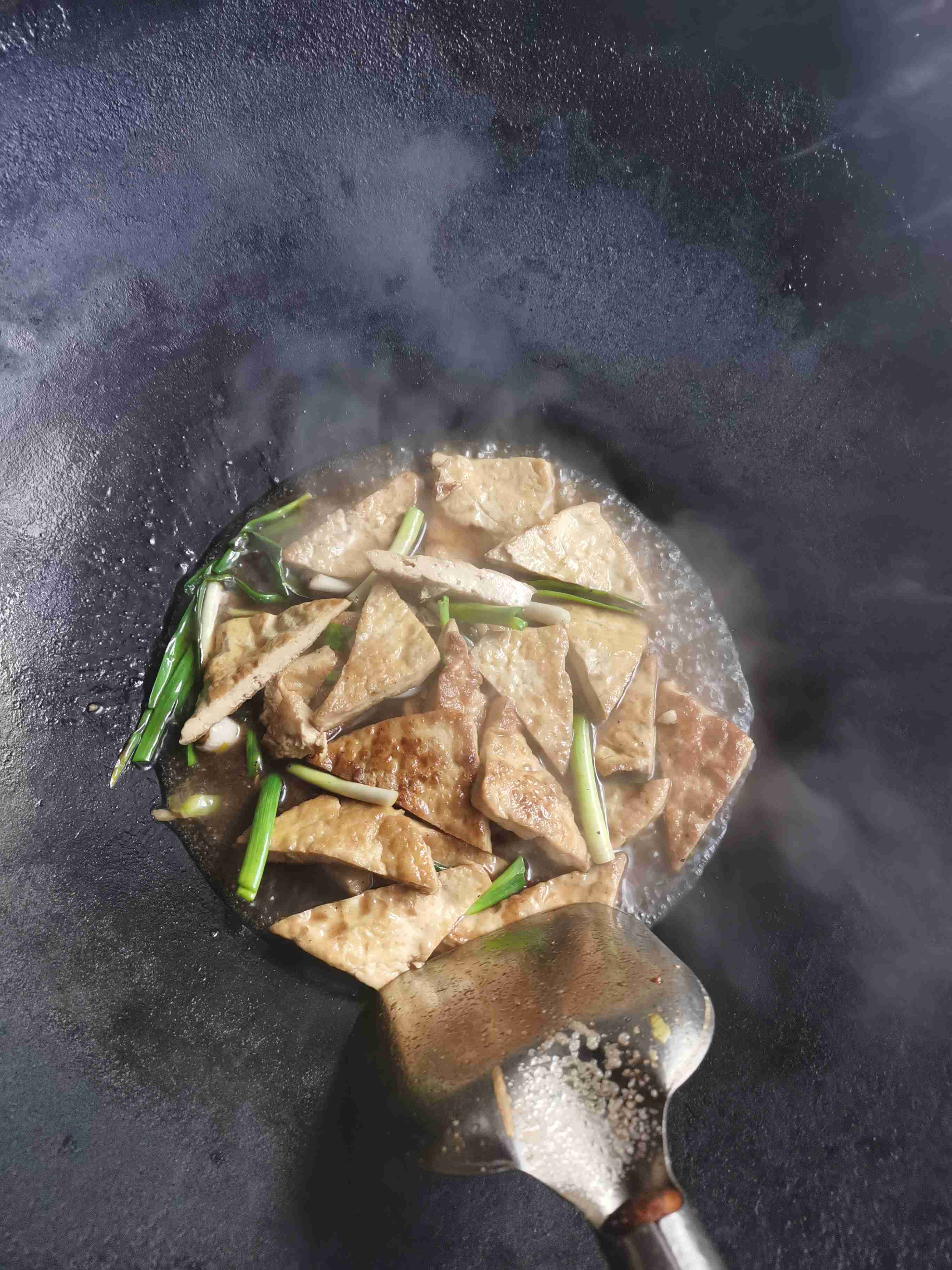 大蒜炒煎豆腐的做法-家常味炒菜譜