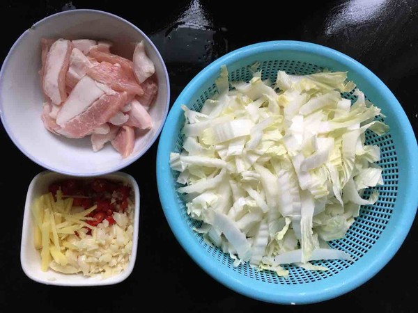 白菜幫炒肉的做法-香辣味炒菜譜-易網<a href=http://www.jjkd2019.cn/ target=_blank class=infotextkey>健康養生</a>網 白菜幫炒肉的做法-香辣味炒菜譜