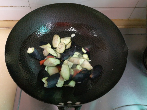 茄子花蜆子燴玉米的做法-家常味燴菜譜-易網健康養生網 茄子花蜆子燴玉米的做法-家常味燴菜譜