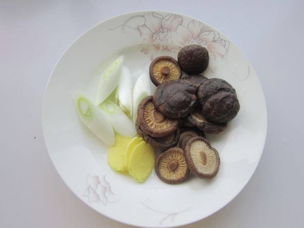 墨魚干燒雞的做法-家常味燒菜譜-易網健康養生網 墨魚干燒雞的做法-家常味燒菜譜