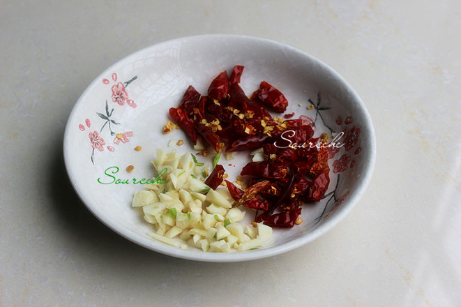 干鍋包菜的做法-麻辣味炒菜譜-易網(wǎng)健康養(yǎng)生網(wǎng) 干鍋包菜的做法-麻辣味炒菜譜