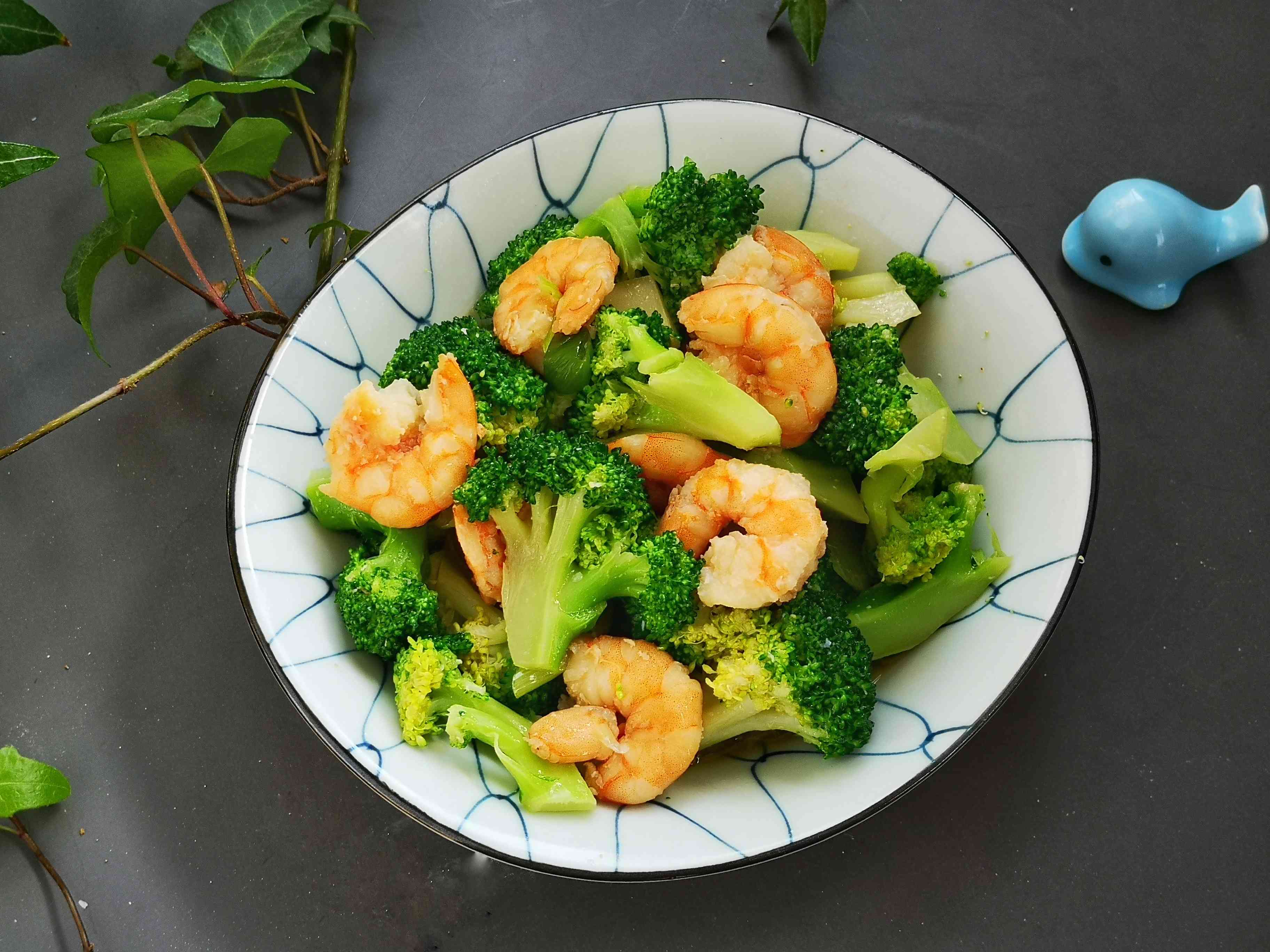 美味不發(fā)胖，蝦仁西藍(lán)花的做法-咸鮮味炒菜譜