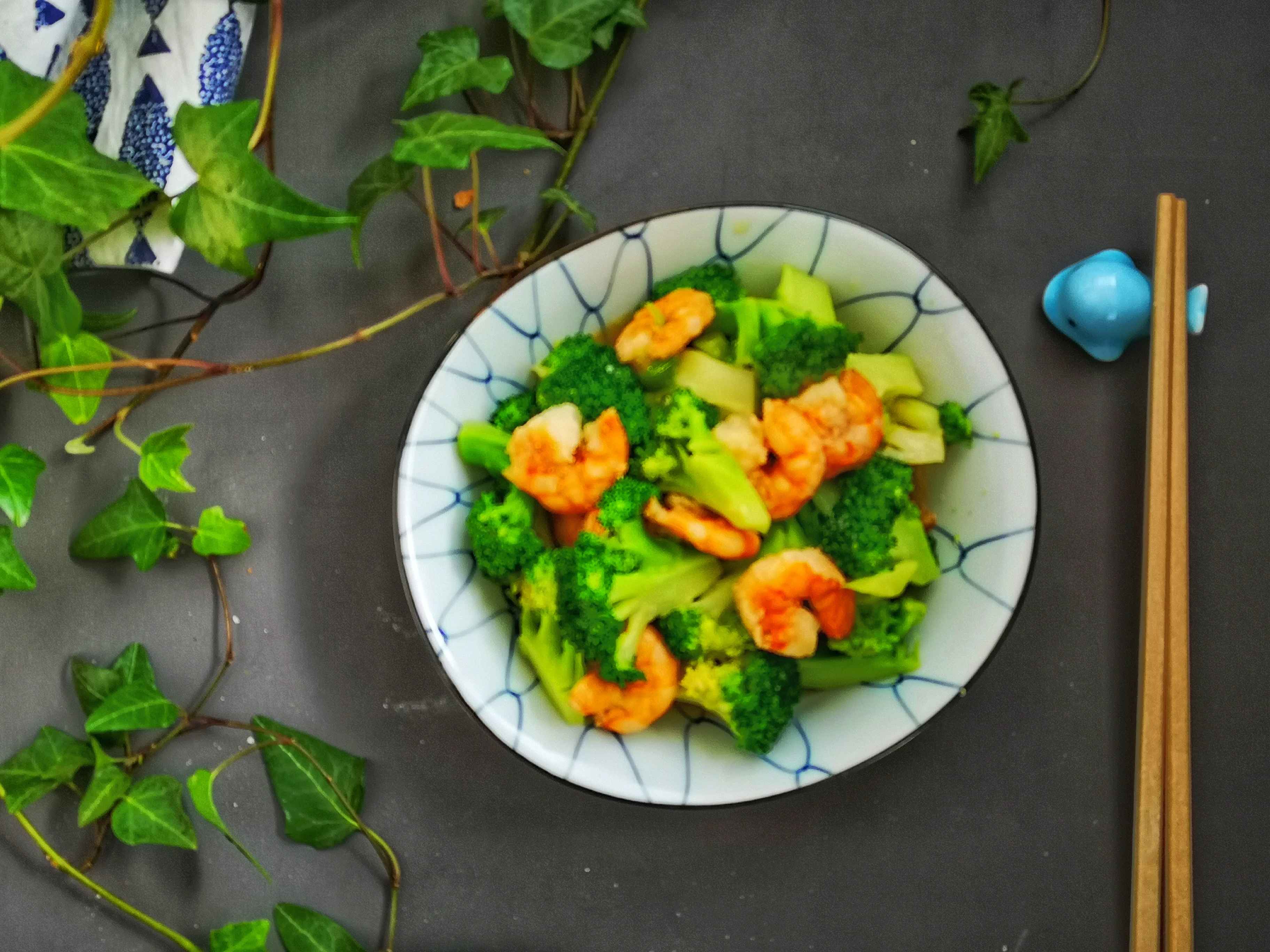 美味不發(fā)胖，蝦仁西藍(lán)花的做法-咸鮮味炒菜譜
