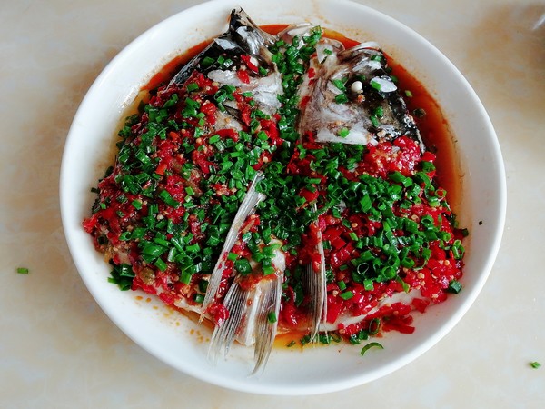 鴻運當頭 剁椒魚頭的做法-香辣味蒸菜譜-易網(wǎng)健康養(yǎng)生網(wǎng) 鴻運當頭 剁椒魚頭的做法-香辣味蒸菜譜