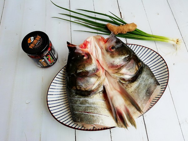 鴻運當頭 剁椒魚頭的做法-香辣味蒸菜譜-易網(wǎng)<a href=http://www.jjkd2019.cn/ target=_blank class=infotextkey>健康養(yǎng)生</a>網(wǎng) 鴻運當頭 剁椒魚頭的做法-香辣味蒸菜譜