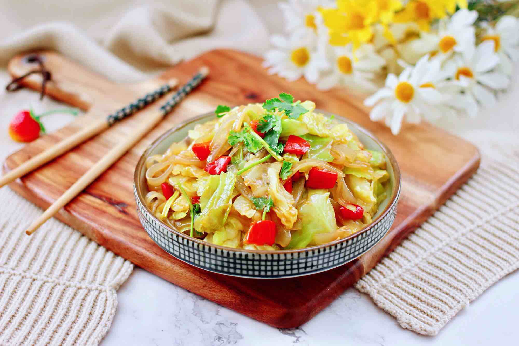 蒜香手撕包菜粉條的做法-家常味炒菜譜-易網(wǎng)健康養(yǎng)生網(wǎng) 蒜香手撕包菜粉條的做法-家常味炒菜譜