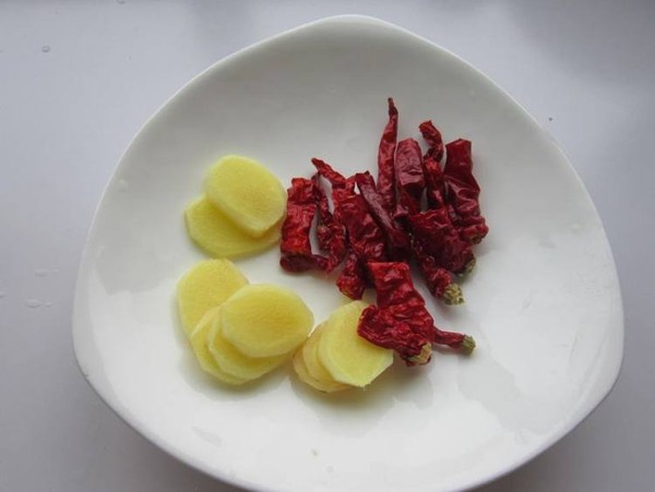 香辣雞煲的做法-家常味燉菜譜-易網(wǎng)健康養(yǎng)生網(wǎng) 香辣雞煲的做法-家常味燉菜譜