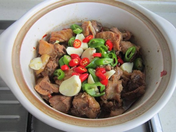 香辣雞煲的做法-家常味燉菜譜-易網(wǎng)健康養(yǎng)生網(wǎng) 香辣雞煲的做法-家常味燉菜譜