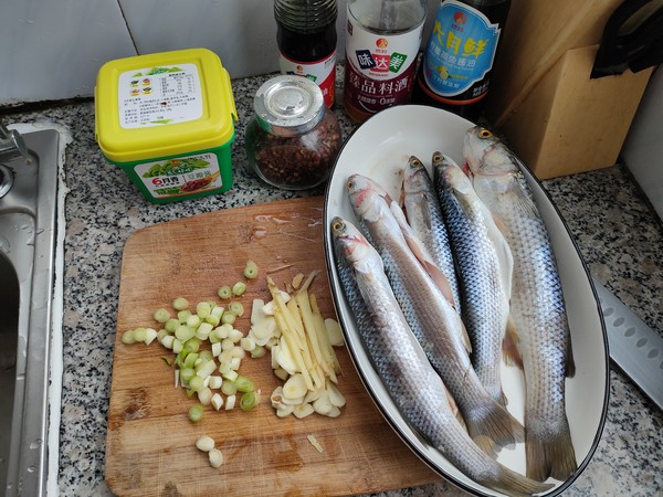 醬燜梭魚的做法-咸鮮味燉菜譜-易網<a href=http://www.jjkd2019.cn/ target=_blank class=infotextkey>健康養生</a>網 醬燜梭魚的做法-咸鮮味燉菜譜