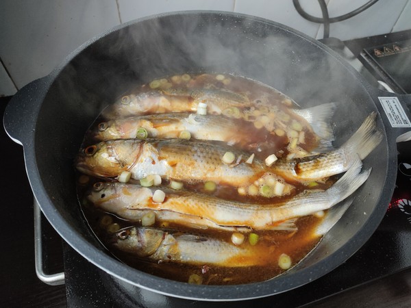 醬燜梭魚的做法-咸鮮味燉菜譜-易網健康養生網 醬燜梭魚的做法-咸鮮味燉菜譜