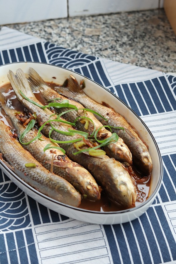 醬燜梭魚的做法-咸鮮味燉菜譜-易網健康養生網 醬燜梭魚的做法-咸鮮味燉菜譜