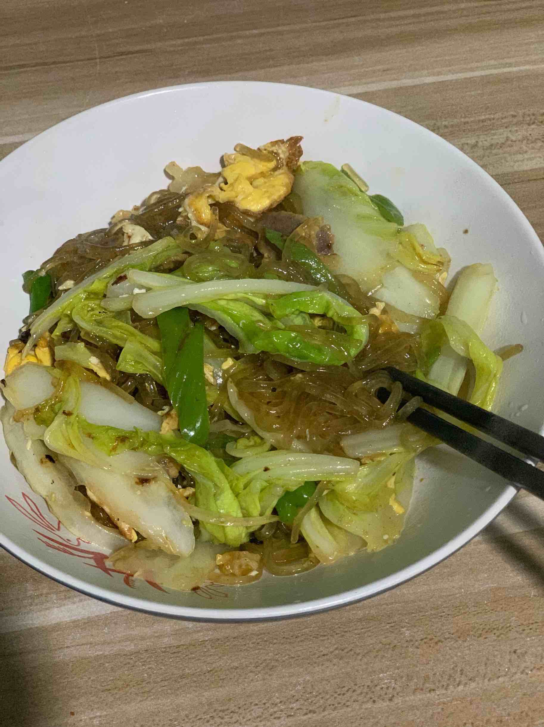臘肉炒粉絲的做法-家常味炒菜譜-易網健康養生網 臘肉炒粉絲的做法-家常味炒菜譜