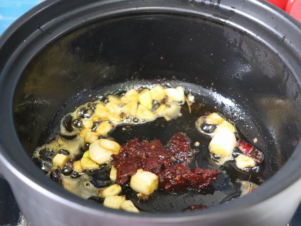 干鍋香辣蝦的做法-香辣味炒菜譜-易網健康養生網 干鍋香辣蝦的做法-香辣味炒菜譜