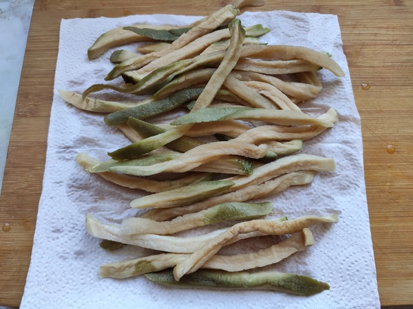 拌蘿卜干的做法-香辣味拌菜譜-易網健康養生網 拌蘿卜干的做法-香辣味拌菜譜