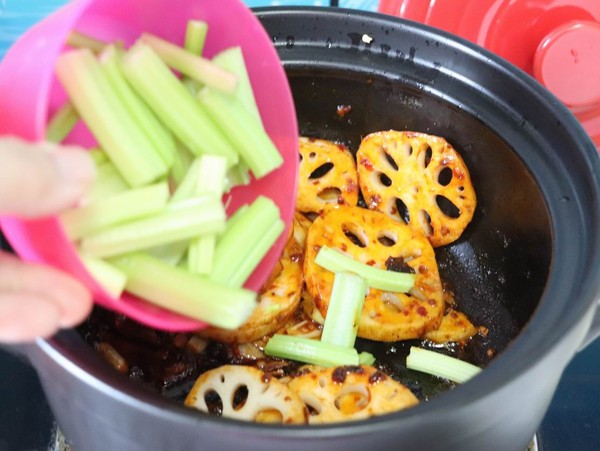 干鍋香辣蝦的做法-香辣味炒菜譜-易網健康養生網 干鍋香辣蝦的做法-香辣味炒菜譜