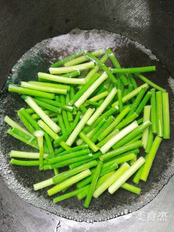 香辣蒜苔炒牛肉的做法-香辣味炒菜譜-易網健康養生網 香辣蒜苔炒牛肉的做法-香辣味炒菜譜
