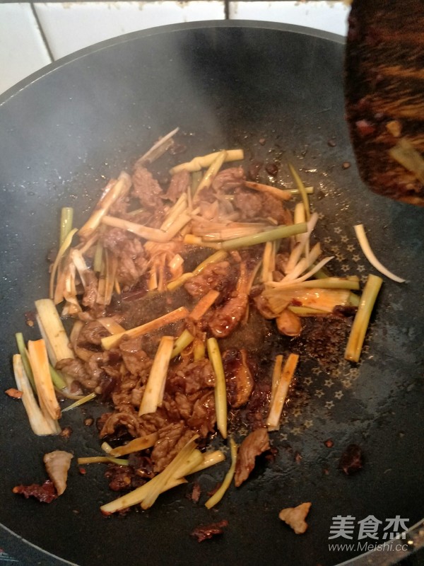 牛肉鍋,辣味牛肉,扒拉鍋的做法-家常味炒菜譜-易網健康養(yǎng)生網 牛肉鍋,辣味牛肉,扒拉鍋的做法-家常味炒菜譜