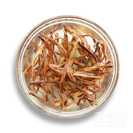 【滋補(bǔ)暖心】黃花菜蟲草花燉雞湯的做法-家常味燉菜譜-易網(wǎng)<a href=http://www.jjkd2019.cn/ target=_blank class=infotextkey>健康養(yǎng)生</a>網(wǎng) 【滋補(bǔ)暖心】黃花菜蟲草花燉雞湯的做法-家常味燉菜譜