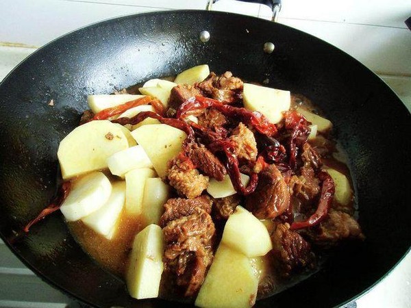 大盤牛肉的做法-香辣味燒菜譜