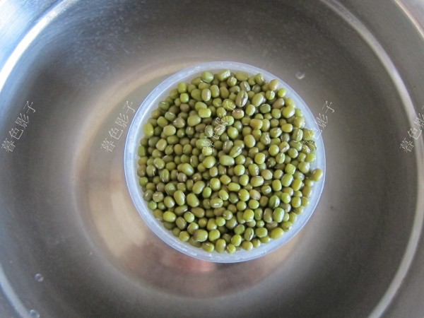 自家發(fā)的綠豆芽的做法-家常味炒菜譜-易網(wǎng)<a href=http://www.jjkd2019.cn/ target=_blank class=infotextkey>健康養(yǎng)生</a>網(wǎng) 自家發(fā)的綠豆芽的做法-家常味炒菜譜