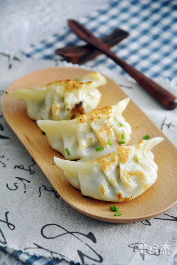 青菜鮮肉煎餃的做法-家常味炒菜譜-易網健康養生網 青菜鮮肉煎餃的做法-家常味炒菜譜