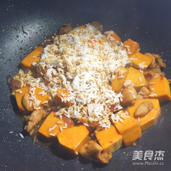 南瓜雞肉燜飯的做法-家常味燜菜譜