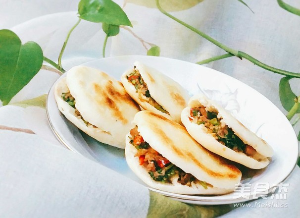 鹵肉香菜夾饃的做法-醬香味煨菜譜-易網健康養生網 鹵肉香菜夾饃的做法-醬香味煨菜譜