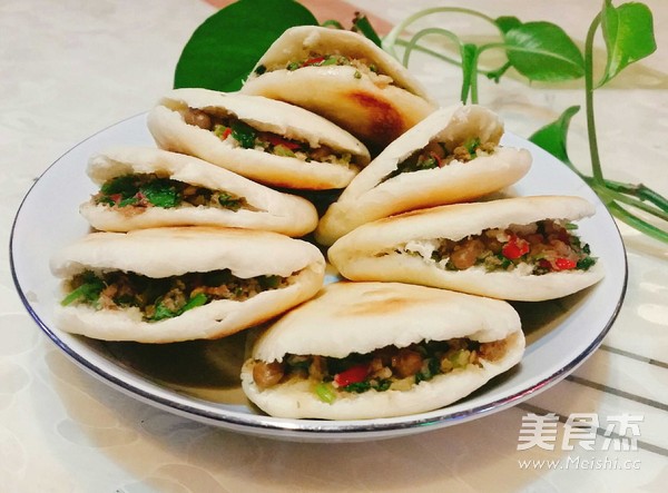 鹵肉香菜夾饃的做法-醬香味煨菜譜-易網健康養生網 鹵肉香菜夾饃的做法-醬香味煨菜譜