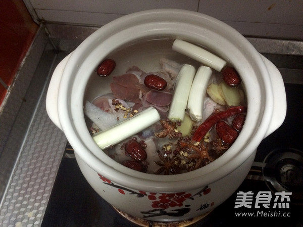 香菇雞湯的做法-咸鮮味燉菜譜-易網健康養生網 香菇雞湯的做法-咸鮮味燉菜譜