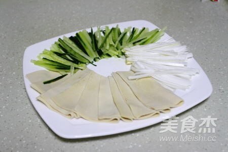京醬肉絲的做法-醬香味燒菜譜-易網健康養(yǎng)生網 京醬肉絲的做法-醬香味燒菜譜