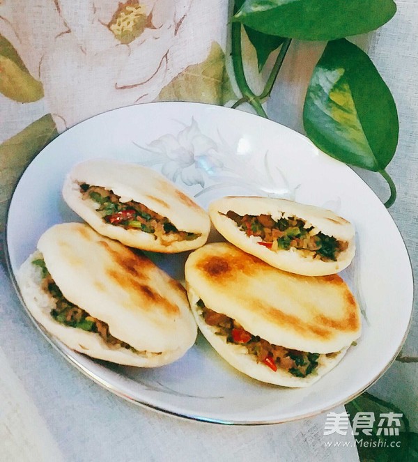 鹵肉香菜夾饃的做法-醬香味煨菜譜-易網健康養生網 鹵肉香菜夾饃的做法-醬香味煨菜譜