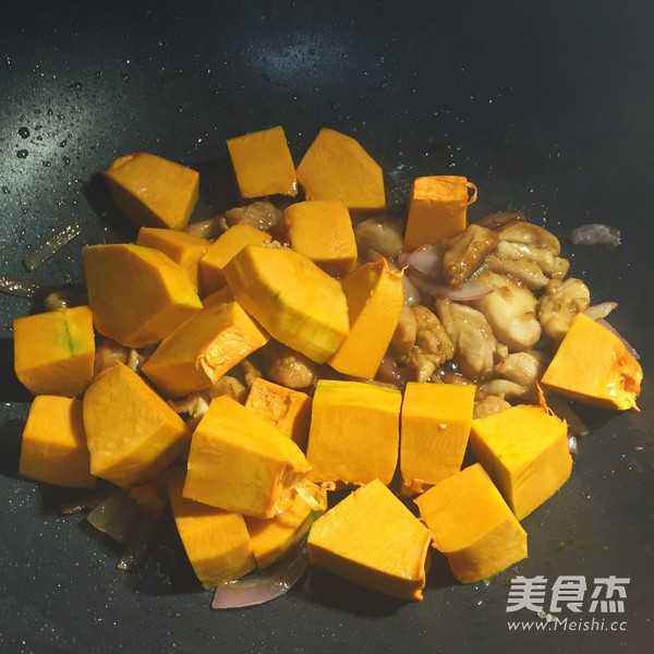 南瓜雞肉燜飯的做法-家常味燜菜譜