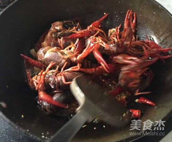 正宗潛江油燜大蝦的做法-麻辣味煮菜譜-易網健康養生網 正宗潛江油燜大蝦的做法-麻辣味煮菜譜