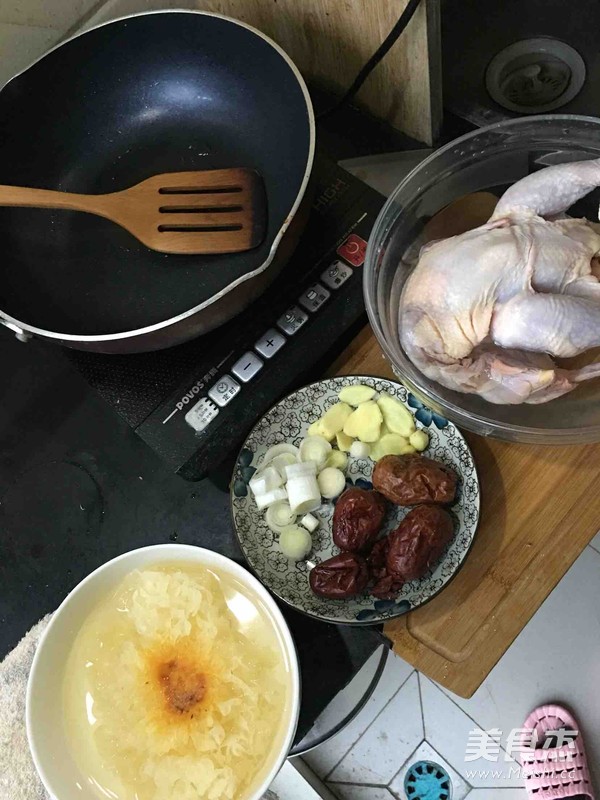 燉童子雞湯的做法-咸鮮味燉菜譜-易網<a href=http://www.jjkd2019.cn/ target=_blank class=infotextkey>健康養生</a>網 燉童子雞湯的做法-咸鮮味燉菜譜