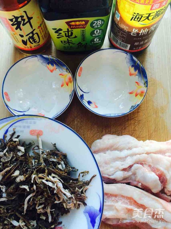 不油膩超下飯~梅干菜扣肉的做法-醬香味蒸菜譜-易網(wǎng)<a href=http://www.jjkd2019.cn/ target=_blank class=infotextkey>健康養(yǎng)生</a>網(wǎng) 不油膩超下飯~梅干菜扣肉的做法-醬香味蒸菜譜
