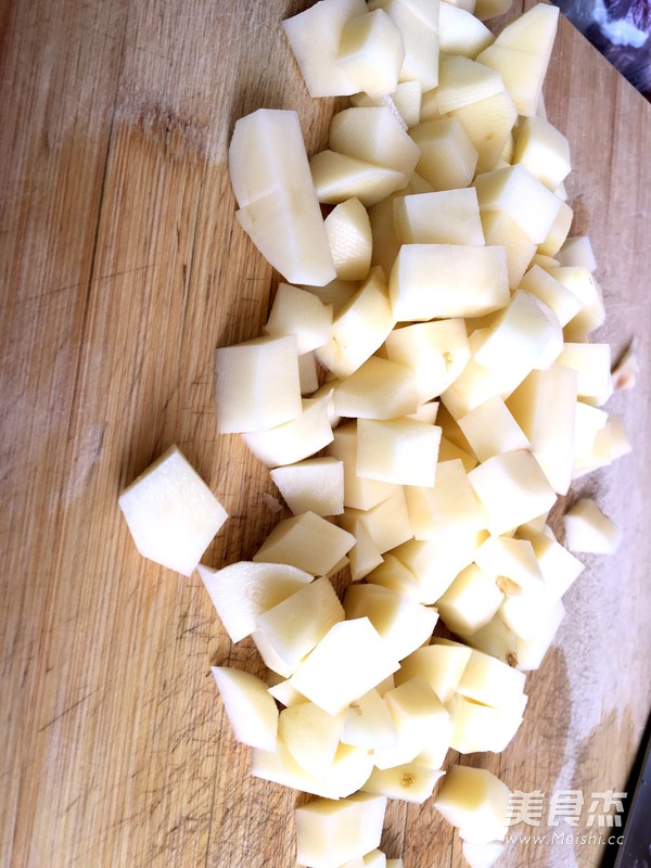 五彩繽紛咖喱牛肉的做法-咖喱味炒菜譜-易網(wǎng)<a href=http://www.jjkd2019.cn/ target=_blank class=infotextkey>健康養(yǎng)生</a>網(wǎng) 五彩繽紛咖喱牛肉的做法-咖喱味炒菜譜