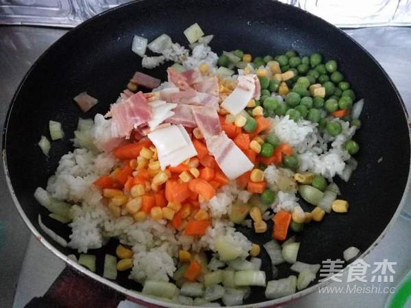咖喱培根焗飯的做法-咖喱味烘焙菜譜