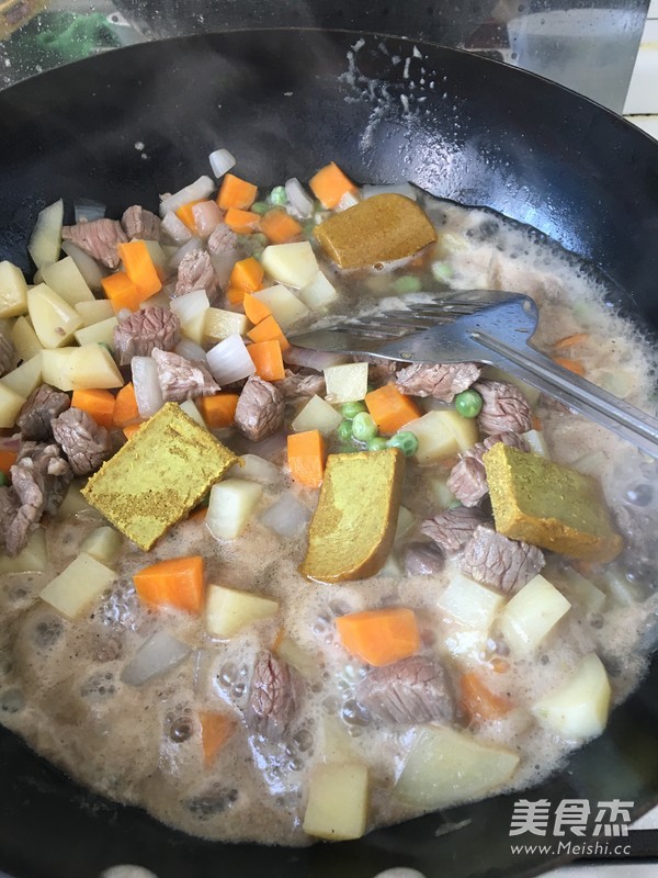 五彩繽紛咖喱牛肉的做法-咖喱味炒菜譜-易網(wǎng)健康養(yǎng)生網(wǎng) 五彩繽紛咖喱牛肉的做法-咖喱味炒菜譜