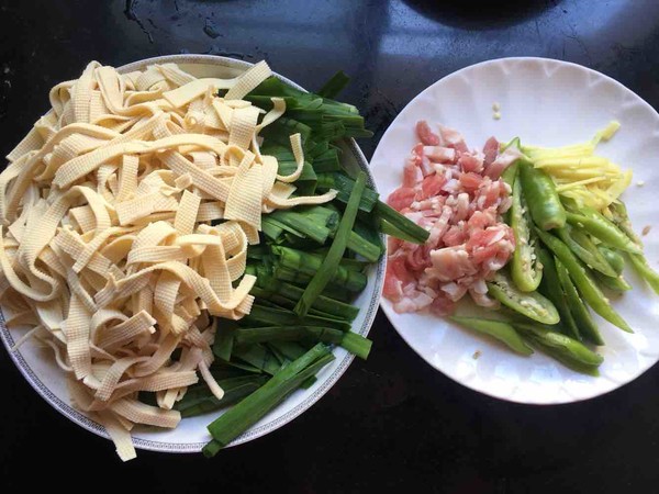 韭菜千張炒肉絲的做法-家常味炒菜譜-易網健康養生網 韭菜千張炒肉絲的做法-家常味炒菜譜