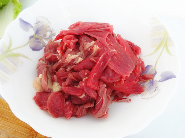 蔥香牛肉的做法-蔥香味炒菜譜-易網<a href=http://www.jjkd2019.cn/ target=_blank class=infotextkey>健康養生</a>網 蔥香牛肉的做法-蔥香味炒菜譜