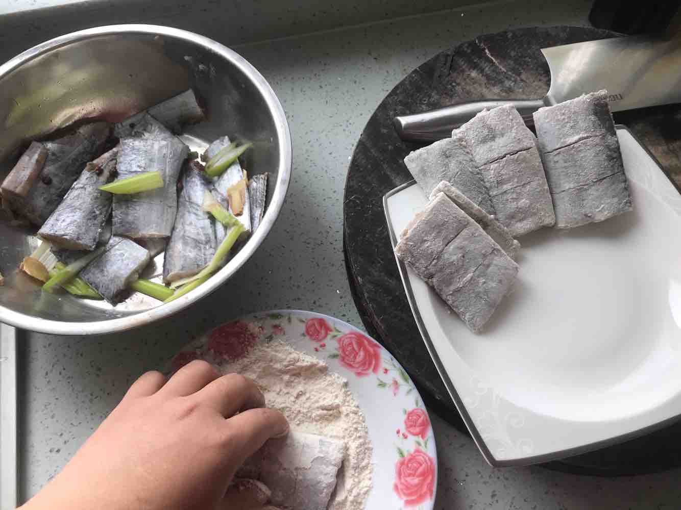 干炸刀魚的做法-咸鮮味炸菜譜-易網(wǎng)健康養(yǎng)生網(wǎng) 干炸刀魚的做法-咸鮮味炸菜譜