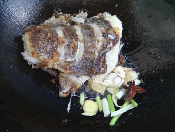 啤酒燒鰈魚(yú)的做法-咸鮮味燒菜譜-易網(wǎng)健康養(yǎng)生網(wǎng) 啤酒燒鰈魚(yú)的做法-咸鮮味燒菜譜