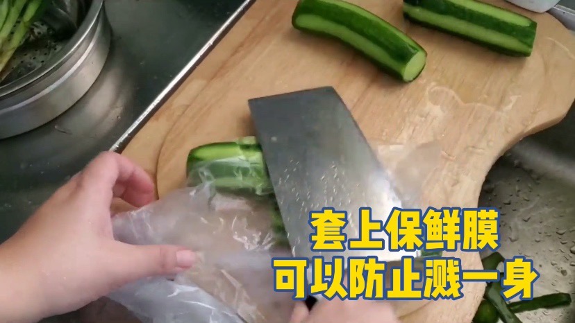 簡單的拍黃瓜的做法-酸辣味拌菜譜-易網健康養生網 簡單的拍黃瓜的做法-酸辣味拌菜譜