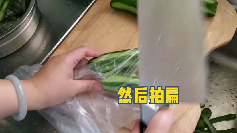 簡單的拍黃瓜的做法-酸辣味拌菜譜-易網健康養生網 簡單的拍黃瓜的做法-酸辣味拌菜譜