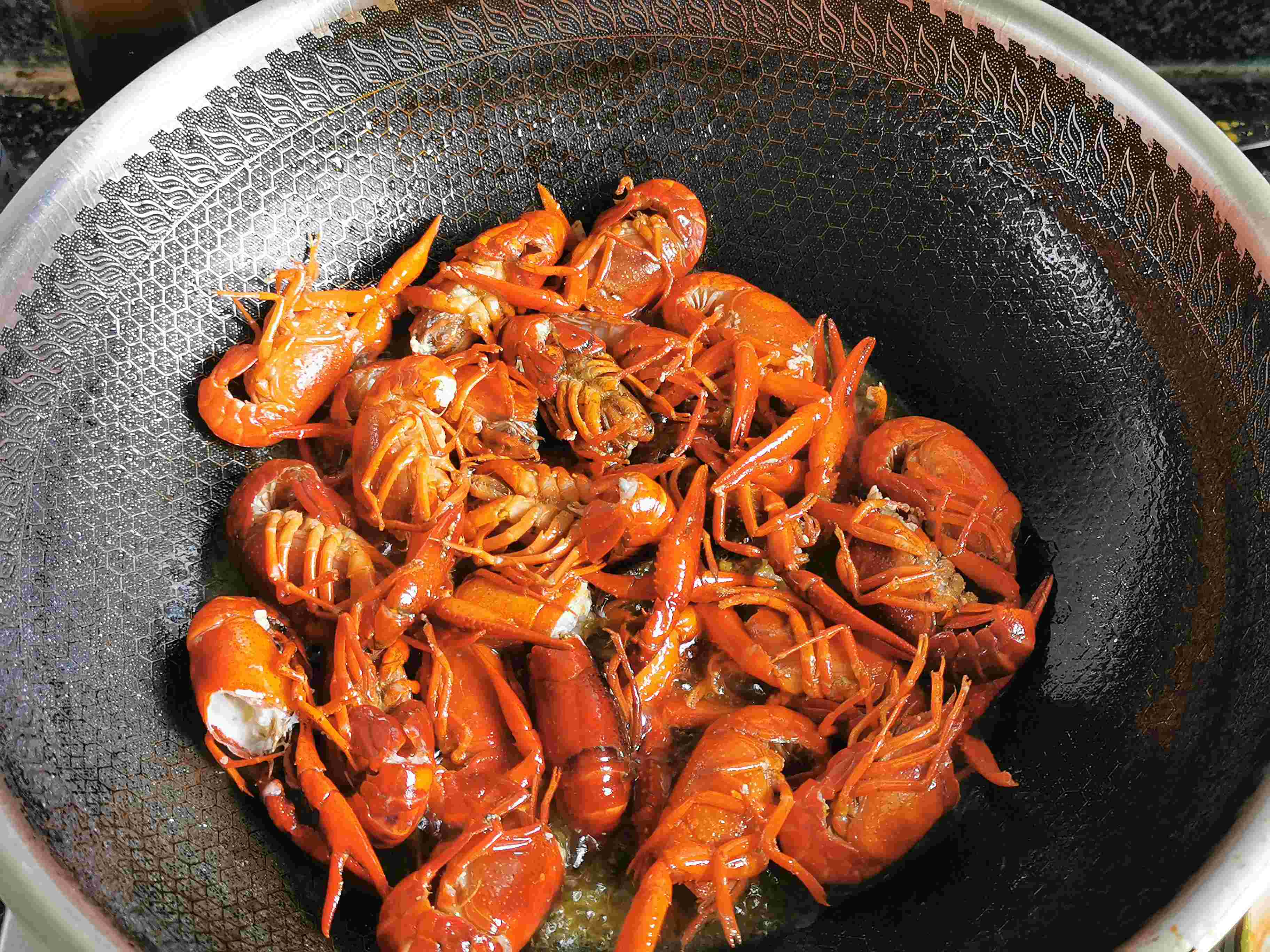 香辣小龍蝦的做法-香辣味炒菜譜-易網健康養生網 香辣小龍蝦的做法-香辣味炒菜譜
