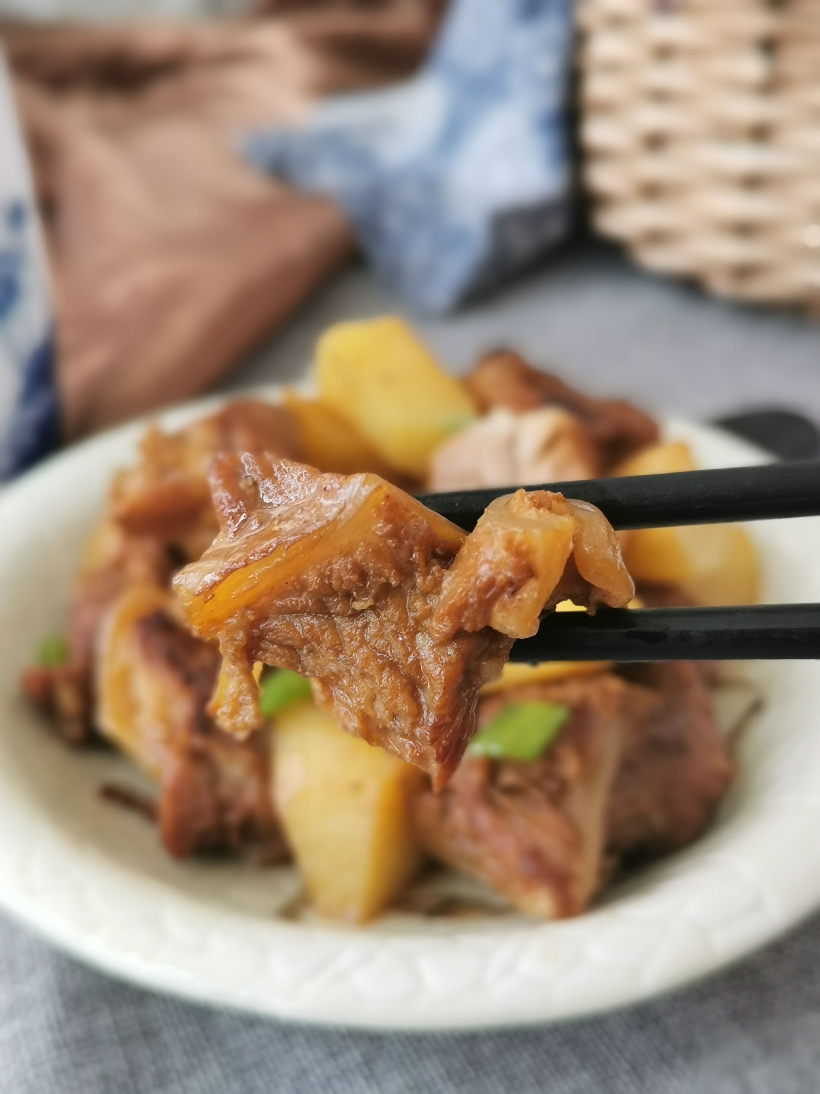 月牙骨燉土豆的做法-家常味燉菜譜-易網健康養(yǎng)生網 月牙骨燉土豆的做法-家常味燉菜譜