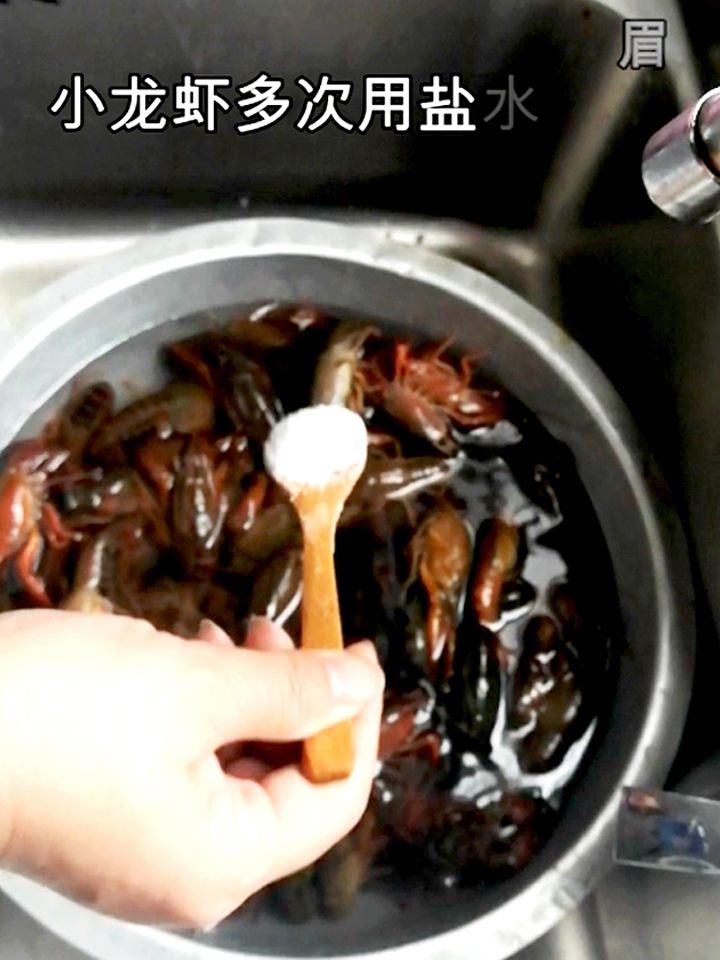 蒜蓉小龍蝦的做法-蒜香味炒菜譜-易網<a href=http://www.jjkd2019.cn/ target=_blank class=infotextkey>健康養生</a>網 蒜蓉小龍蝦的做法-蒜香味炒菜譜