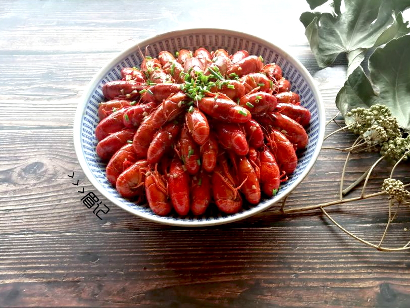 蒜蓉小龍蝦的做法-蒜香味炒菜譜-易網健康養生網 蒜蓉小龍蝦的做法-蒜香味炒菜譜