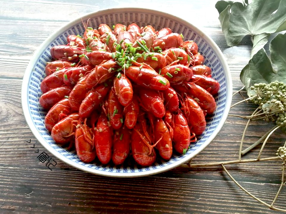 蒜蓉小龍蝦的做法-蒜香味炒菜譜-易網健康養生網 蒜蓉小龍蝦的做法-蒜香味炒菜譜